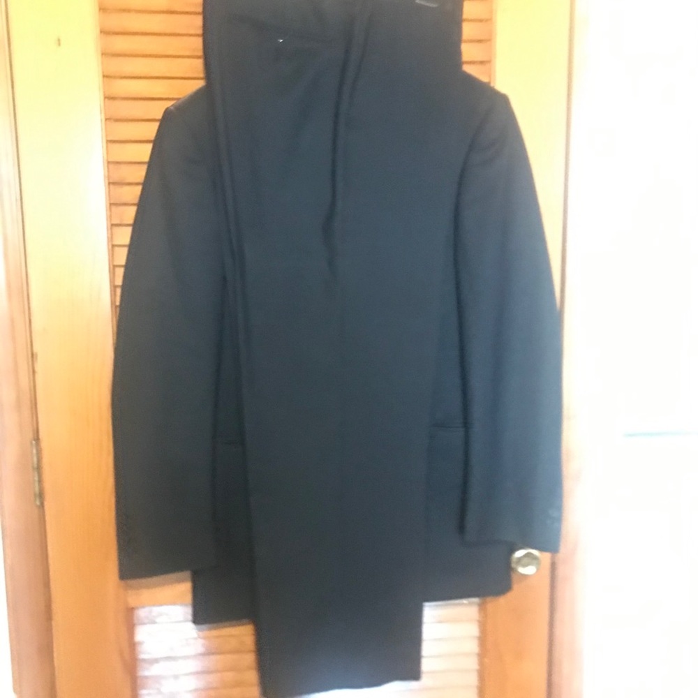 Suit - Picture 3 of 4